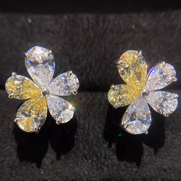 - - 🌸Beautiful Canary and White Prong Set lab Diamond Flower Post Back Ear… - Picture 2 of 10